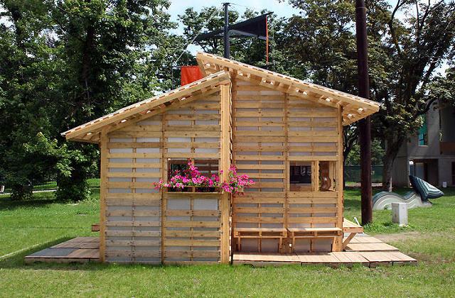 In 4-5 Tage kann das Gebäude abmontiert werden