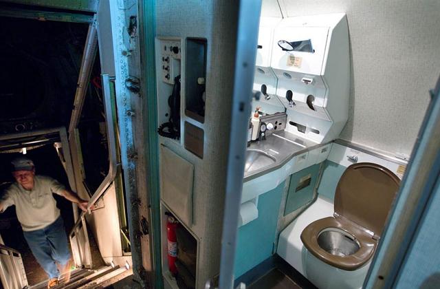 Bruce lebt im Flugzeug ungefähr 6 Monaten im Jahr