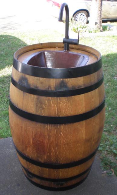 um die Einrichtung eines Badezimmers für eines Bauernhaus oder in den Toiletten eines Weinbars