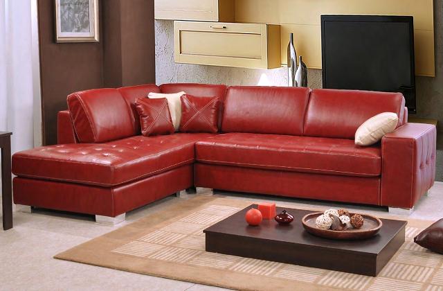 Ein rotes Sofa