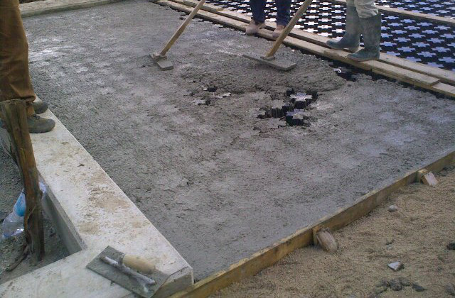 ist können die Ränder noch nach dem eigenen Geschmack geschmückt werden mit einzelnen Steinen