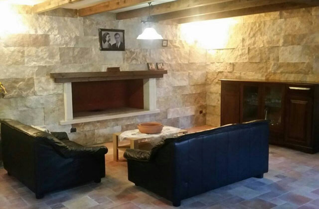 die Einrichtung für die Taverne