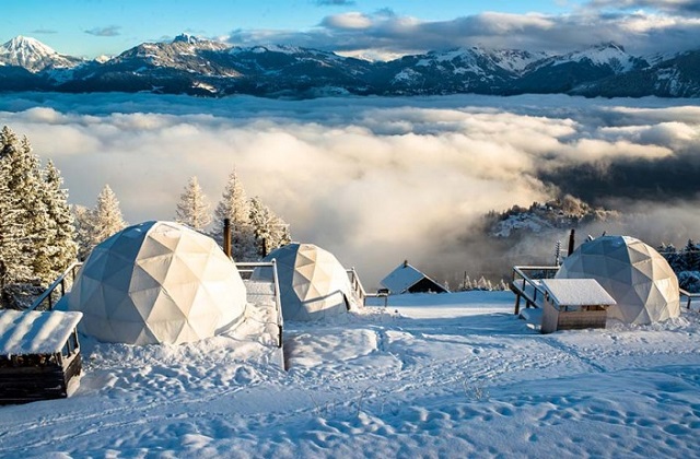In einen Igloohotel zu schlafen