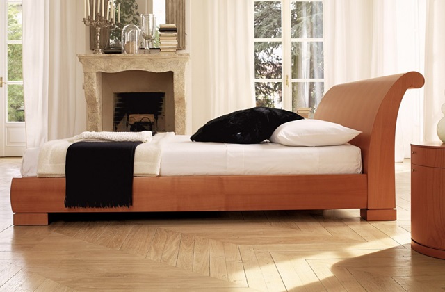 Bett aus Kirschenholz