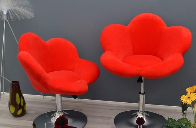 Hocker und Stuhl in Blumenform