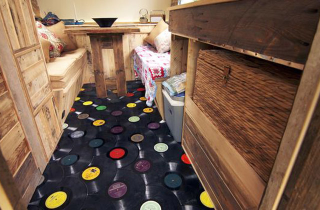 ein alter Anhänger zur Luxusroulotte