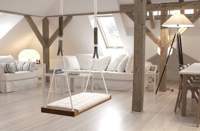 Lassen Sie sich schaukeln dank einer Hausschaukel