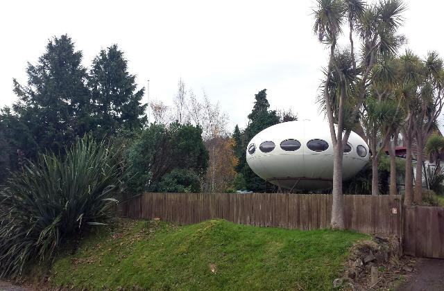 In Neuseeland gibt es ein ufoförmiges Haus