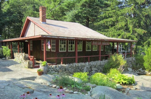 Paper House: In einem Haus wohnen, dass komplett aus Papier besteht